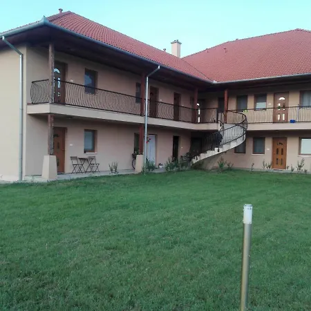 Liliana Apartman Cserkeszolo Exterior photo